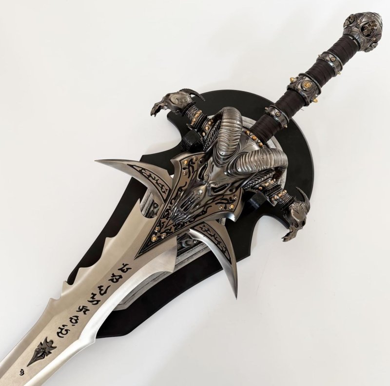 Frostmourne Sword Metal Models Stainless Steel Zinc Aluminum Alloy Arthas Menethil Lich King Sword Display Collection Gift 48 Inches